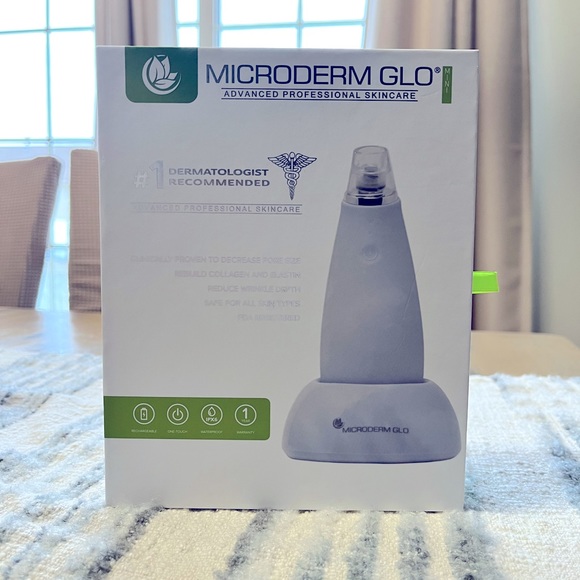 Microderm GLO MINI Blackhead Remover Pore Vacuum & Facial Tool - Picture 1 of 7